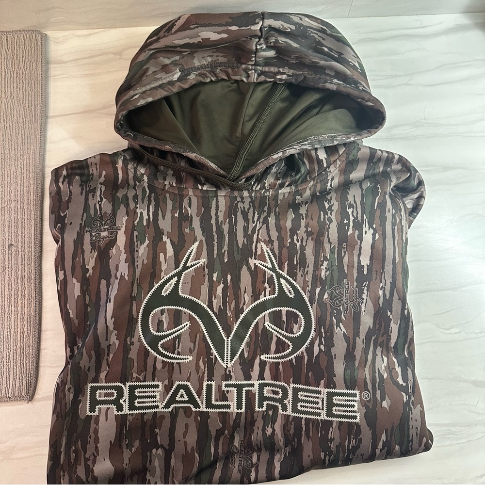 Men’s long sleeve Camo sweatshirt- Real tree